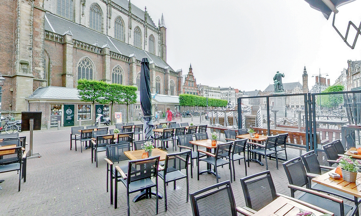 Carillon: Café, Restaurant, Bar & Hotel