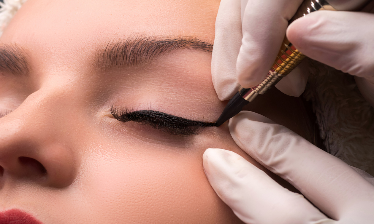 Cosmetics Studio 038