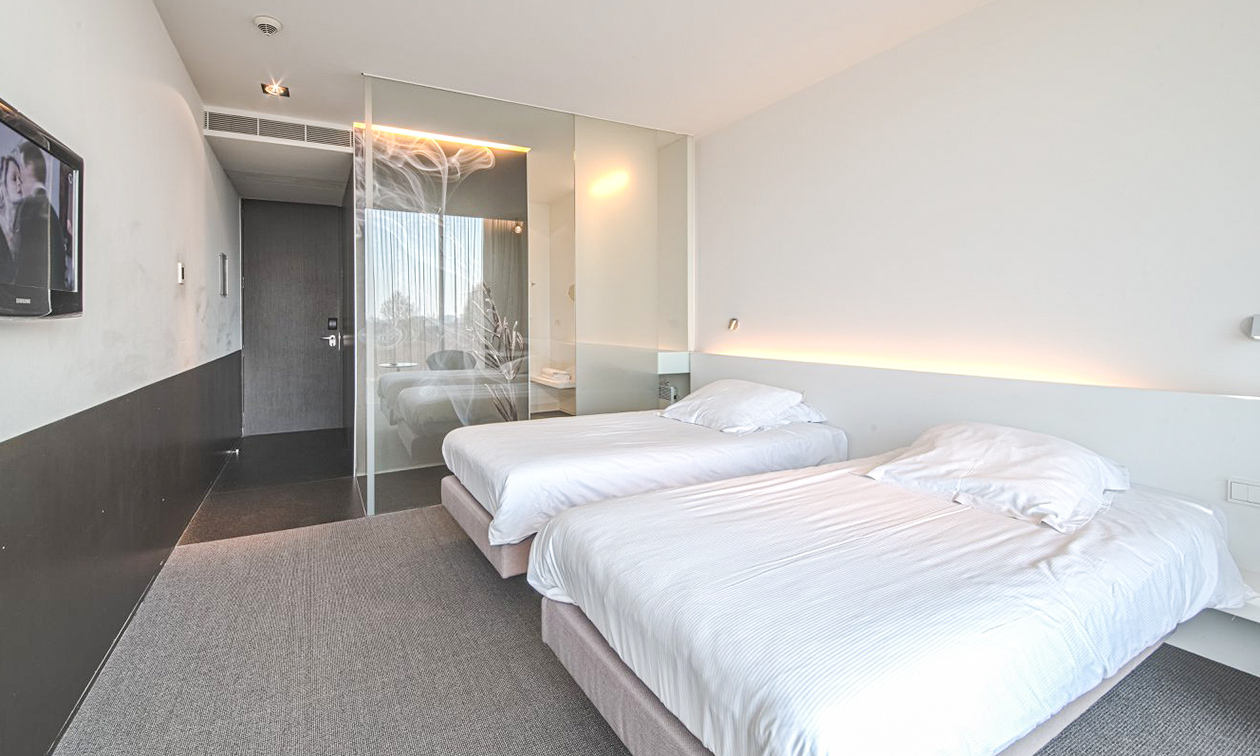 D-Hotel