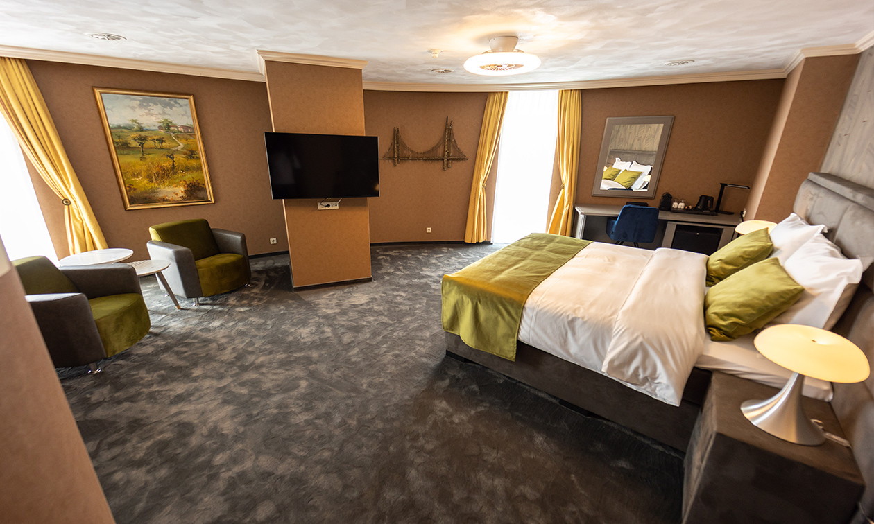 Hotel & Restaurant Infinity