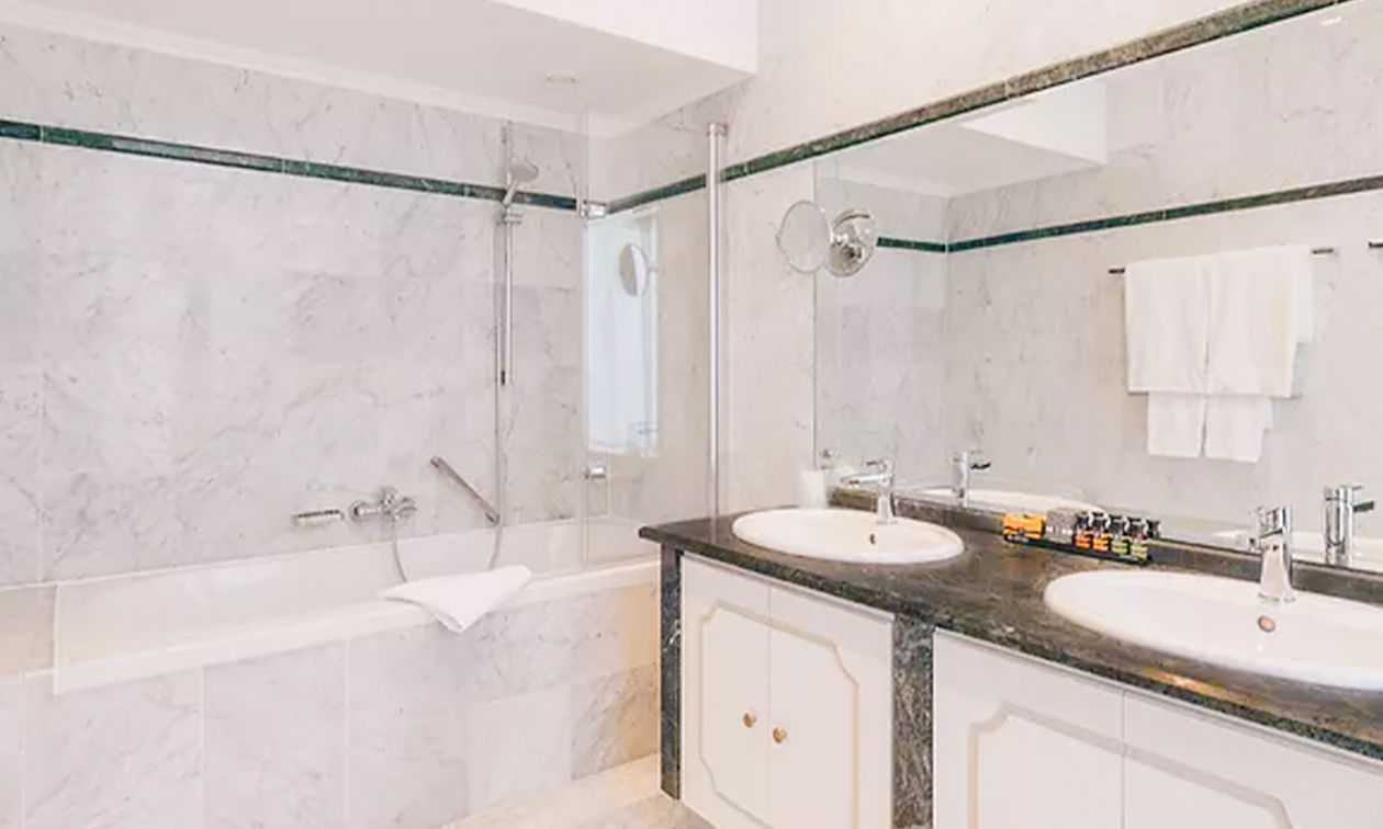 Hotel Manos Premier