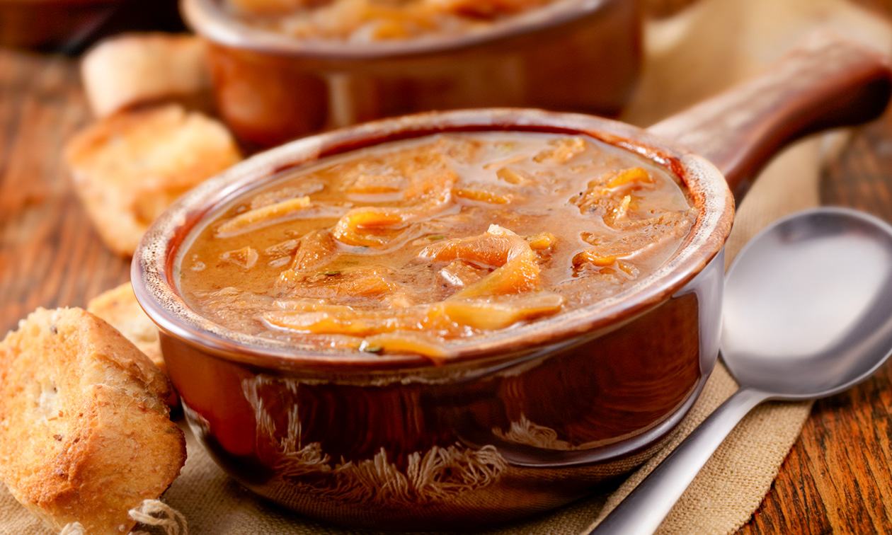 La chaise au plafond