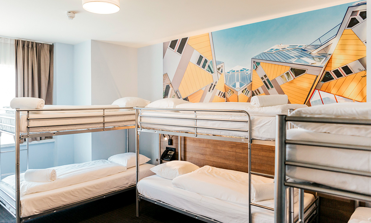 Rotterdam Teleport Hotel