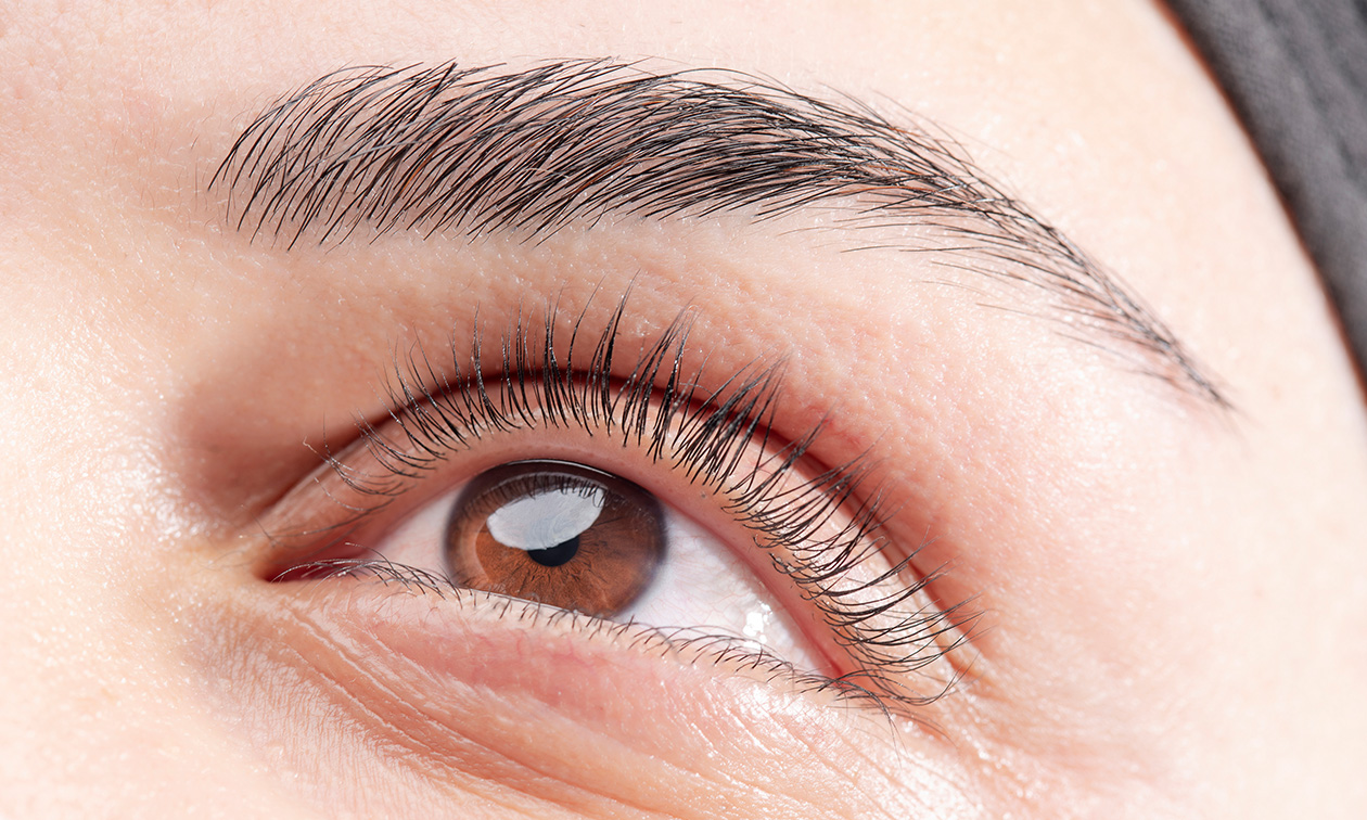 Wimpern- oder Browlifting inkl. Färben